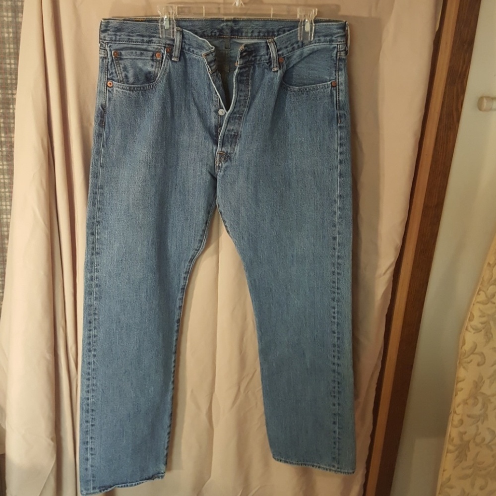 Men's Levi Jeans